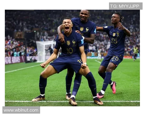 重庆足球队在世界杯预选赛中以96分高居积分榜首位展现强大实力